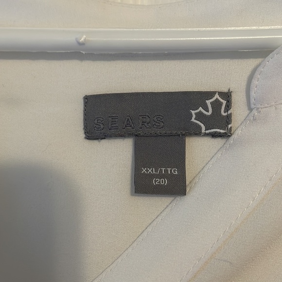 🛍️ 2/$20 White long sleeve blouse (2 sizes) - Picture 3 of 6